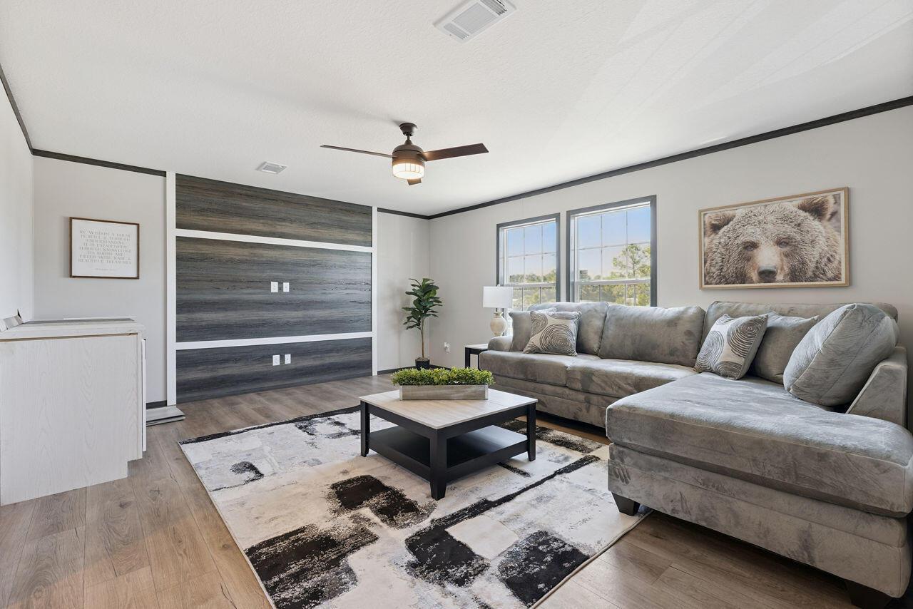 Image 4: 261-lake-manor-3260h32p03-family-room-1