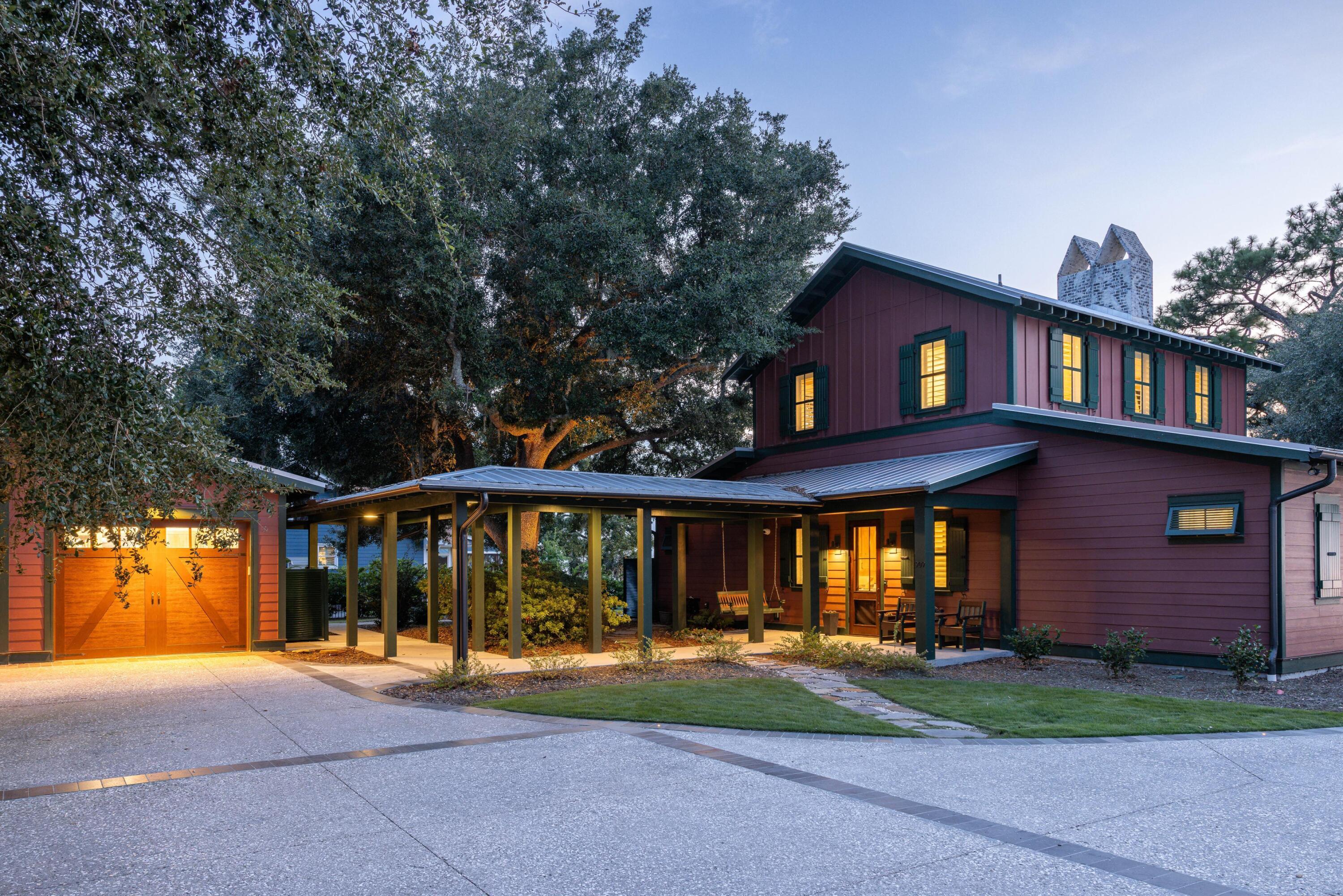 Image 3: Caretakers House Twilight!