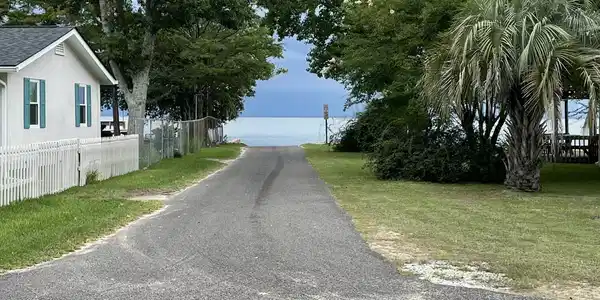 Image 3: Boat landing view