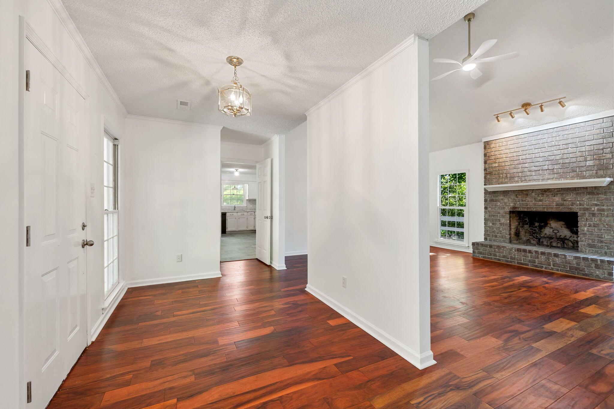 Image 3: Foyer