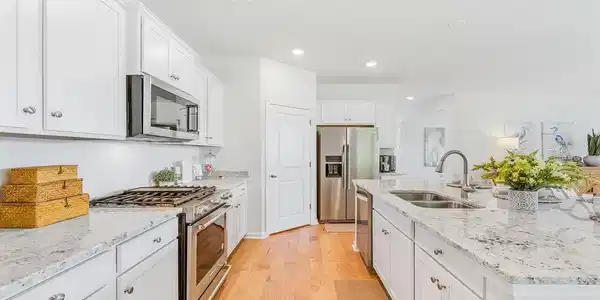 Image 3: Cantey Kitchen 4