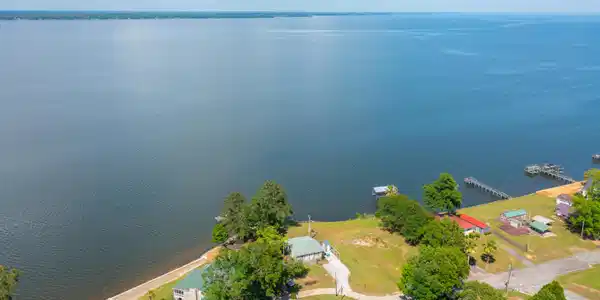 320 Suwanee Drive