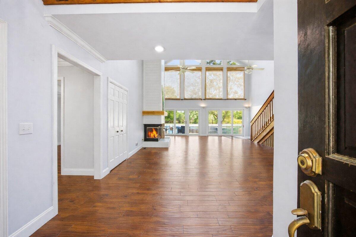 Image 4: 118livingB2