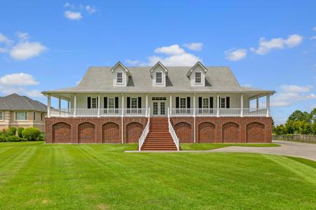 2038 W Lake Shore Drive