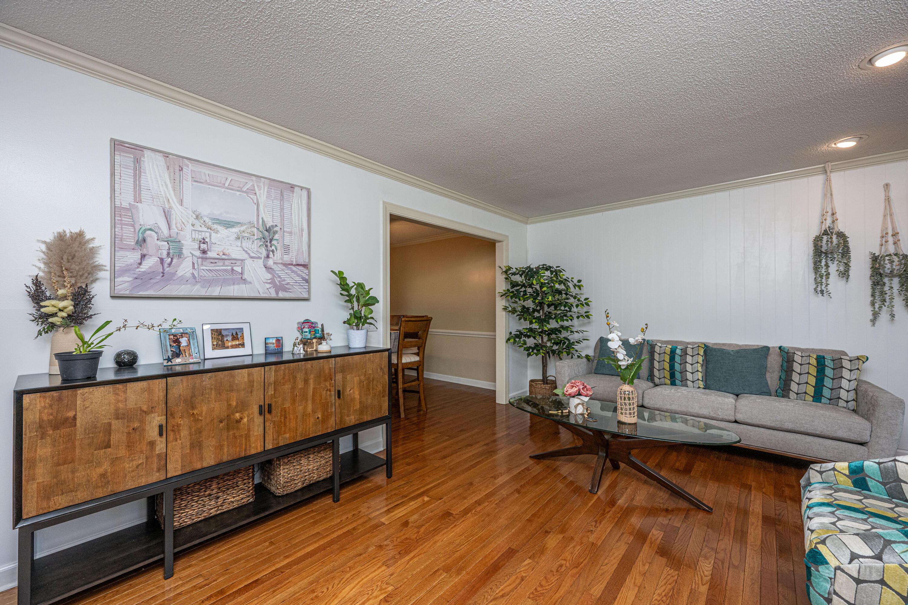 Image 2: 229CooperDr009