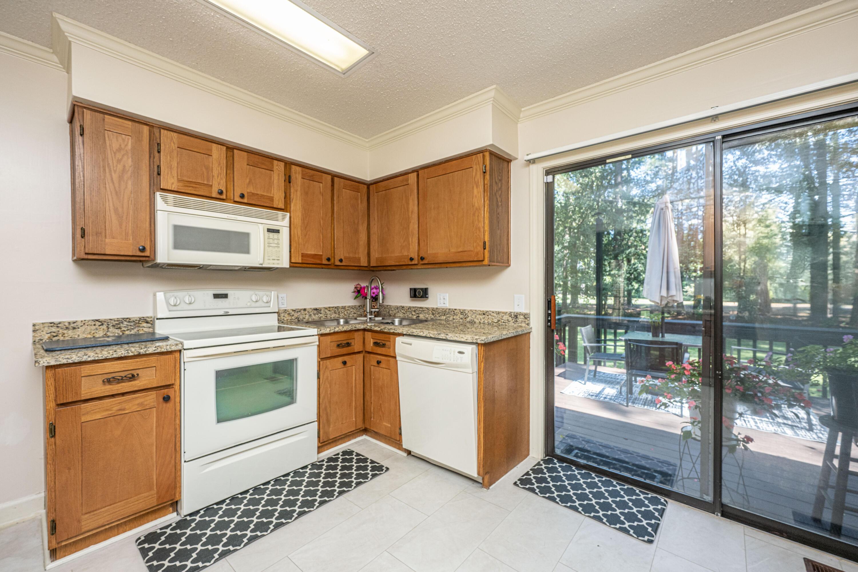 Image 3: 229CooperDr016