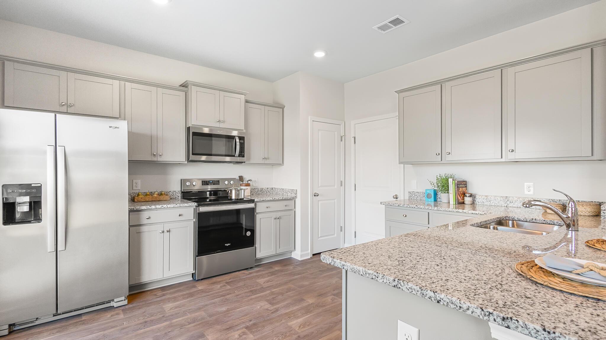 Image 3: Brandon Kitchen Granite + Electric_1