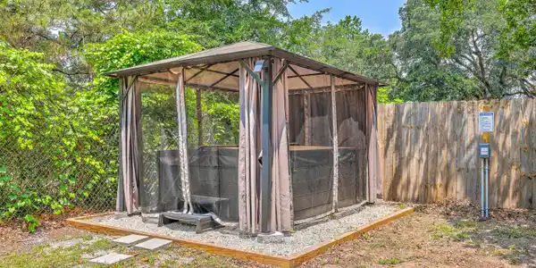 Image 4: 200 Hilltop Dr