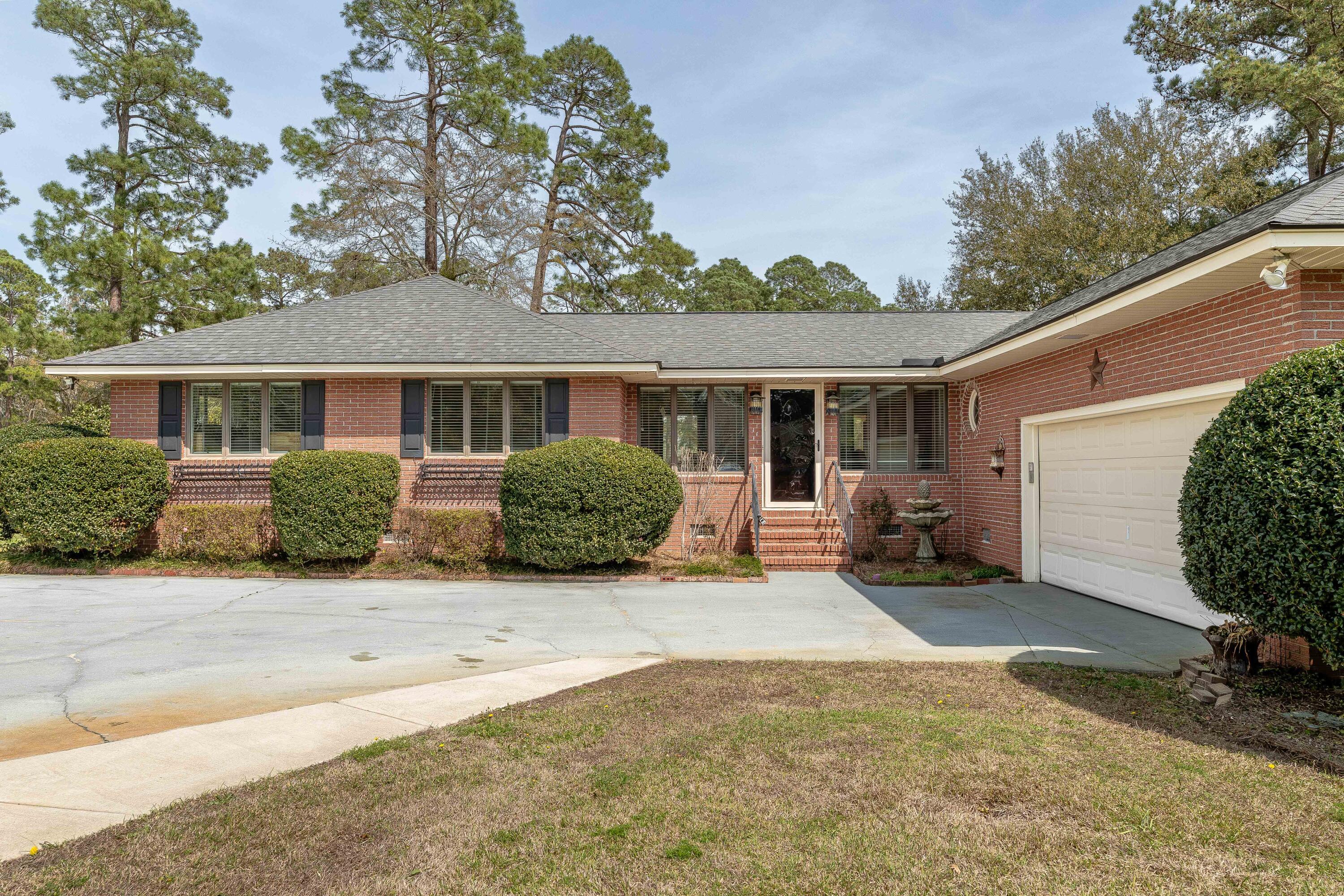 Image 3: 207 Cooper Drive