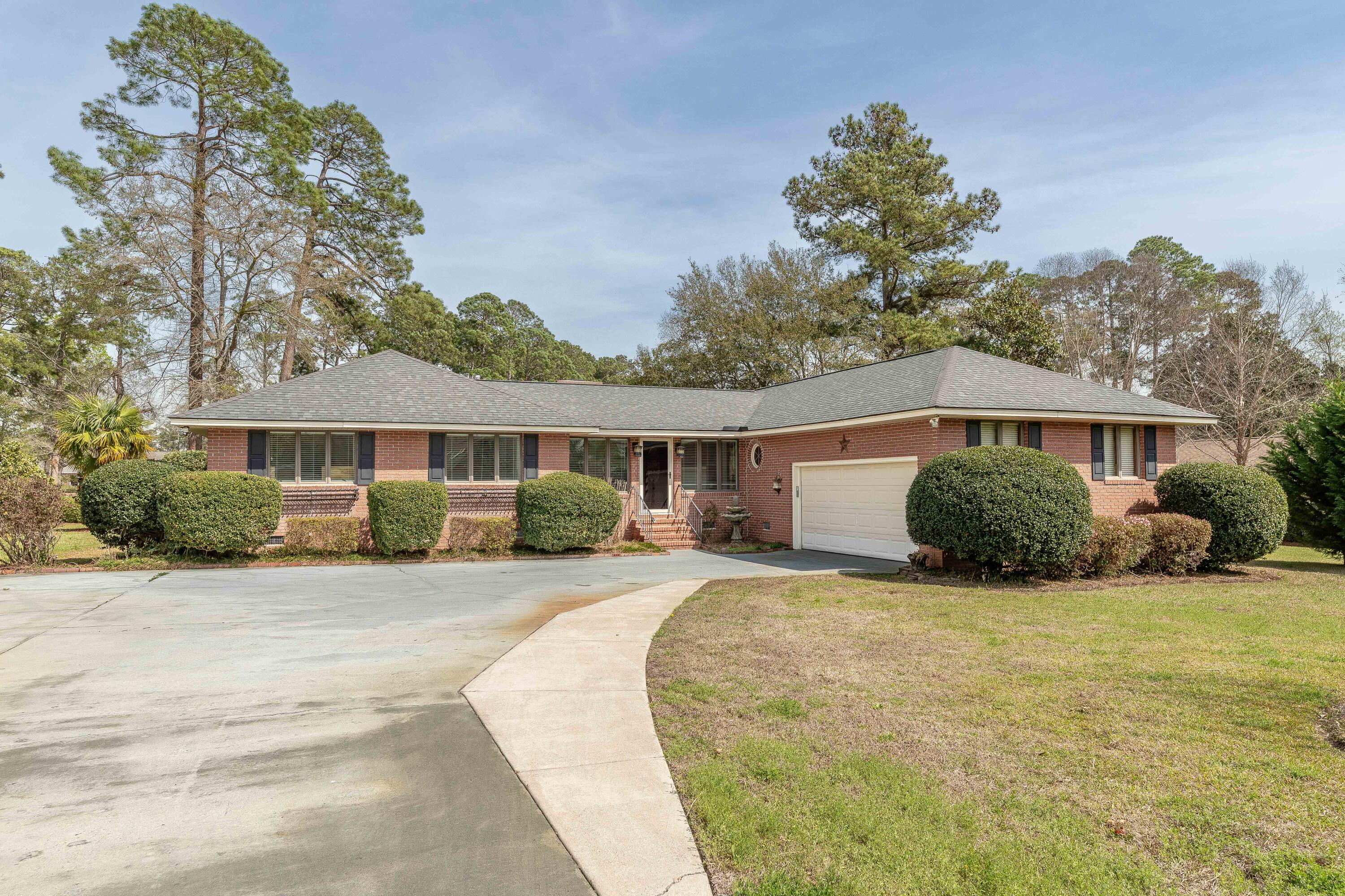 Image 4: 207 Cooper Drive