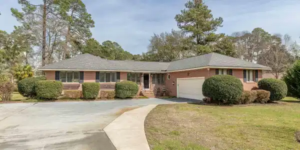 Image 4: 207 Cooper Drive