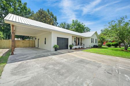 305 Meadowlark Lane