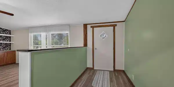 Image 2: 623 Barn Road-10