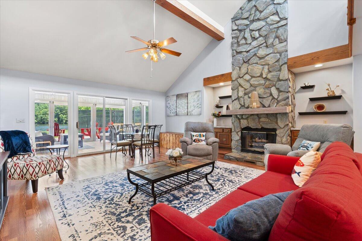 Image 3: Living Room 1.1