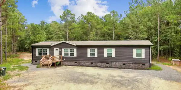 Image 2: USDA/ FHA approved on almost 5 acres!