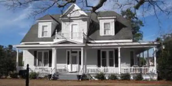 10 Briggs Avenue