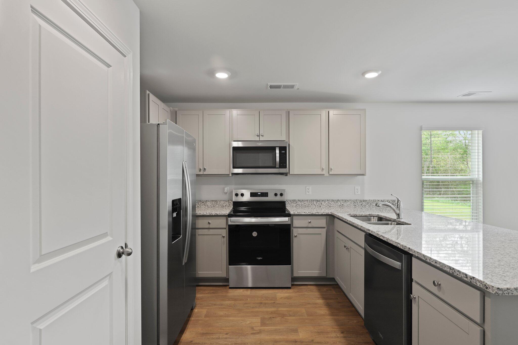Image 2: 28-web-or-mls-550A1290