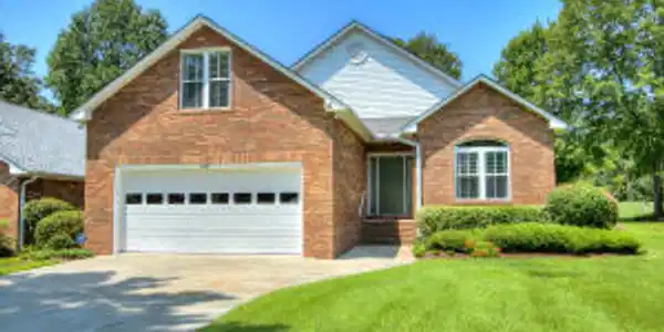 806 Bentwood Circle