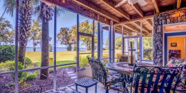 1082 Bridgeview Lane