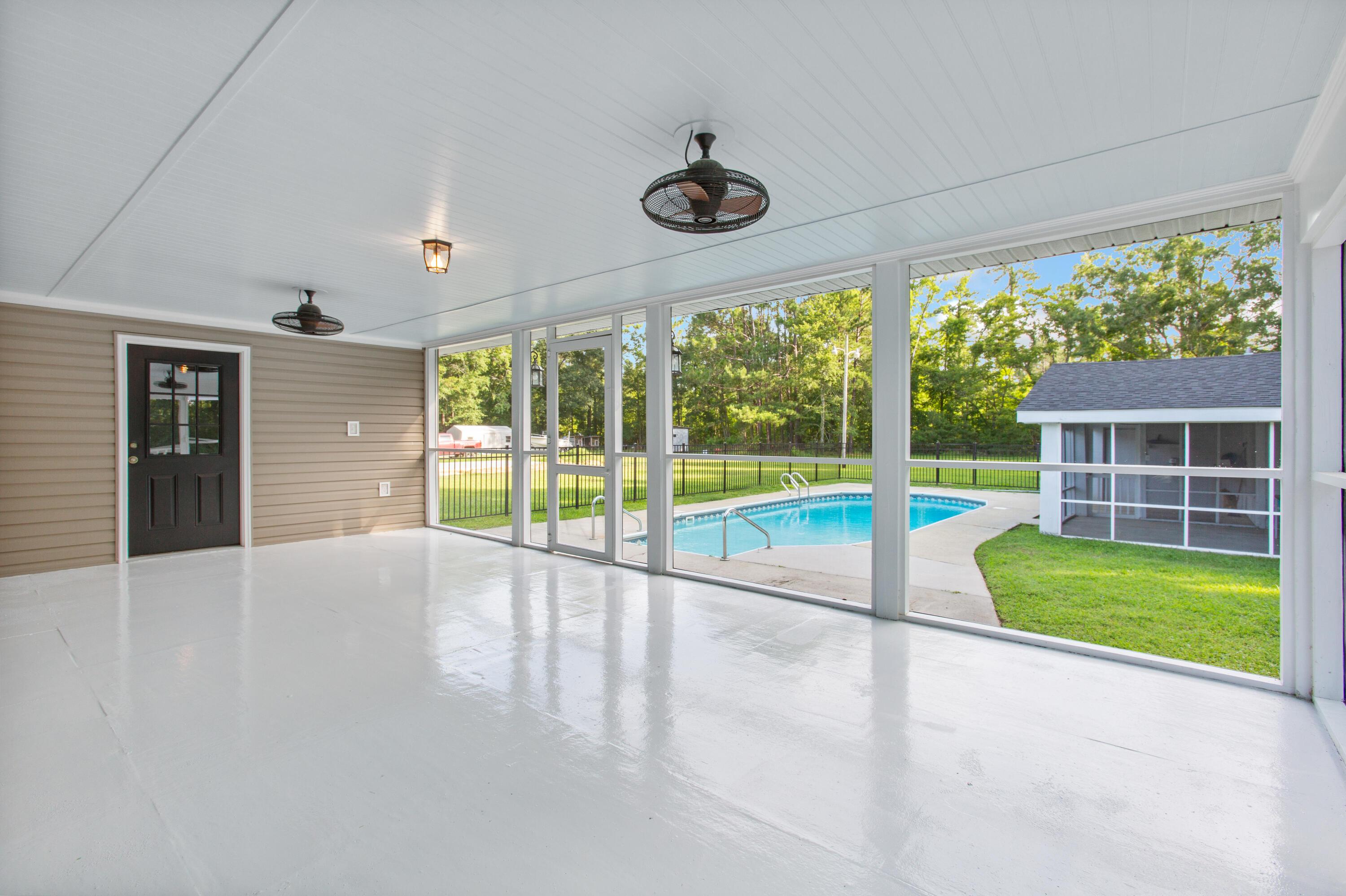 Image 4: 400BlackOak.NicoleBurbagePhoto-10