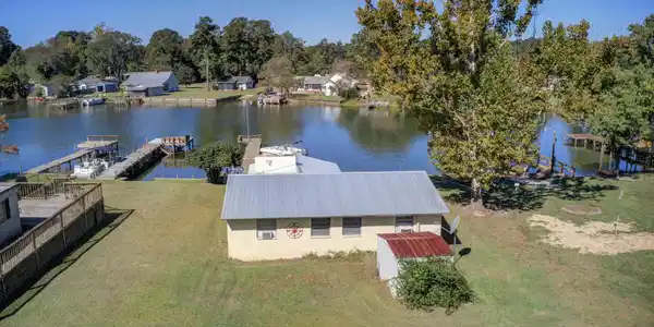 1620 Quackenbush Road