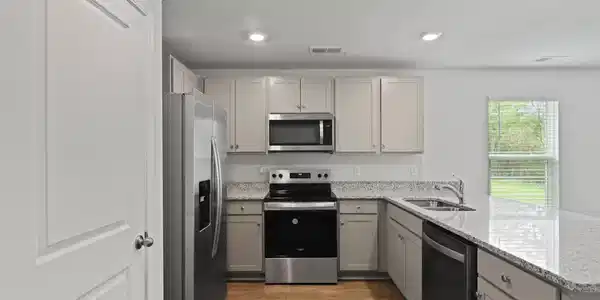 Image 3: 28-web-or-mls-550A1290