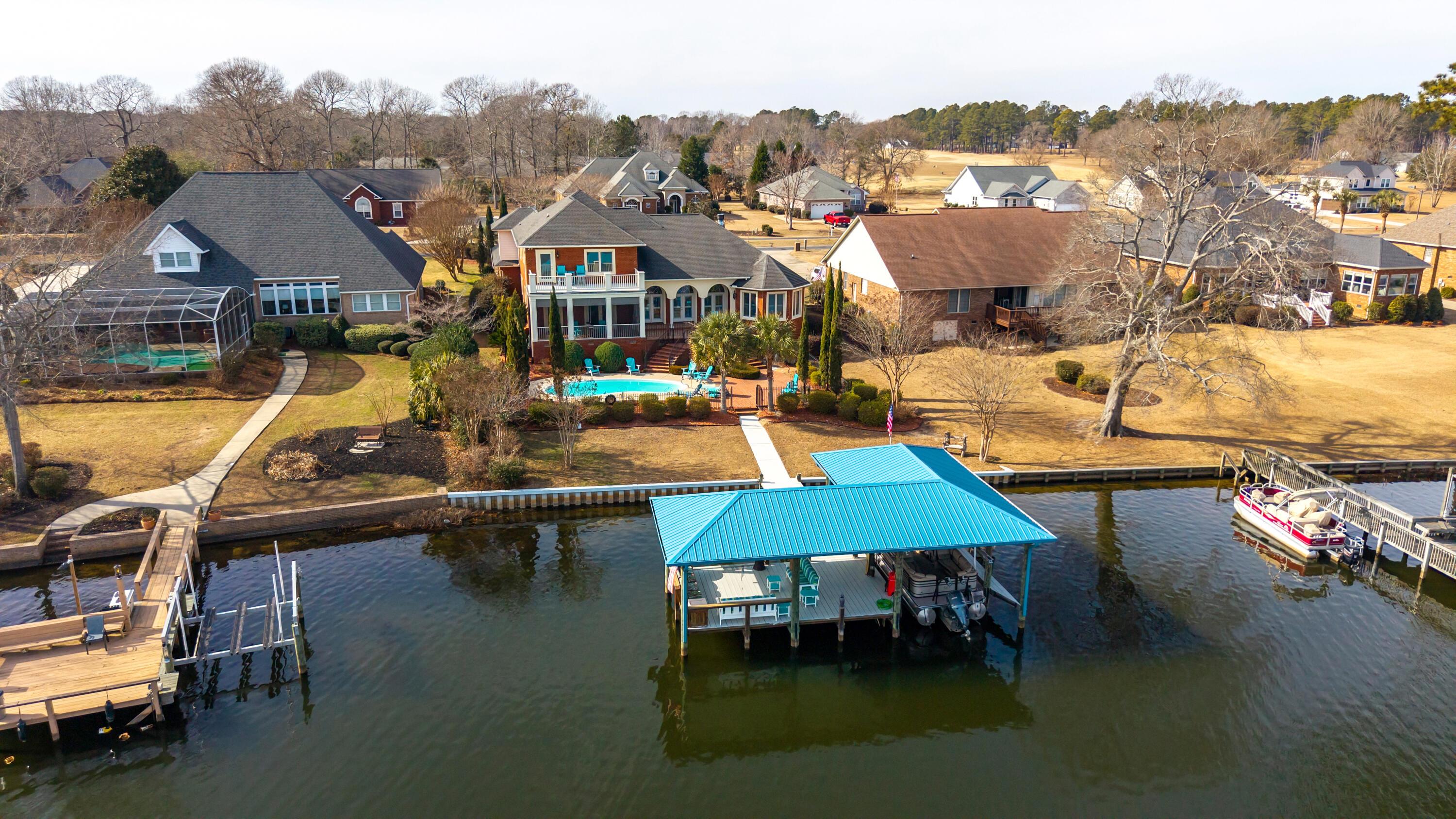 Image 3: COVERED DOCK