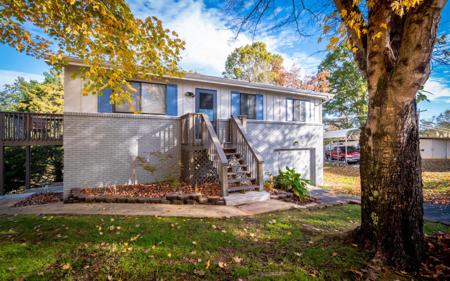 9001 Waconda Ct