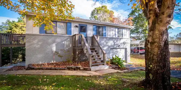 9001 Waconda Ct