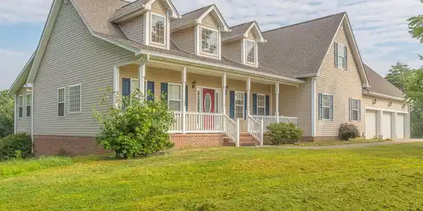 15704 Iles Rd