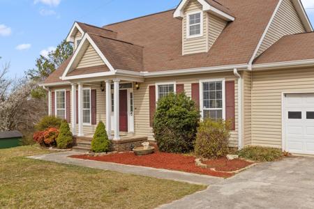 6103 Water Oak Lane