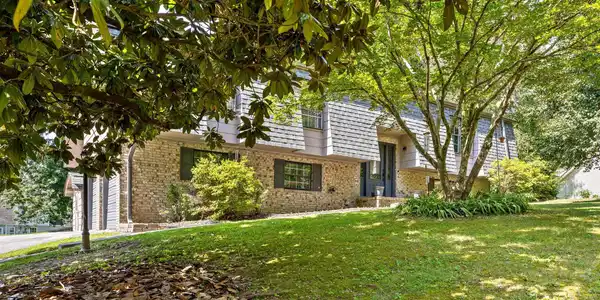 2404 Horseshoe Drive