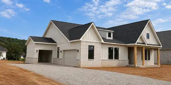 Image 2: Garage angle view
