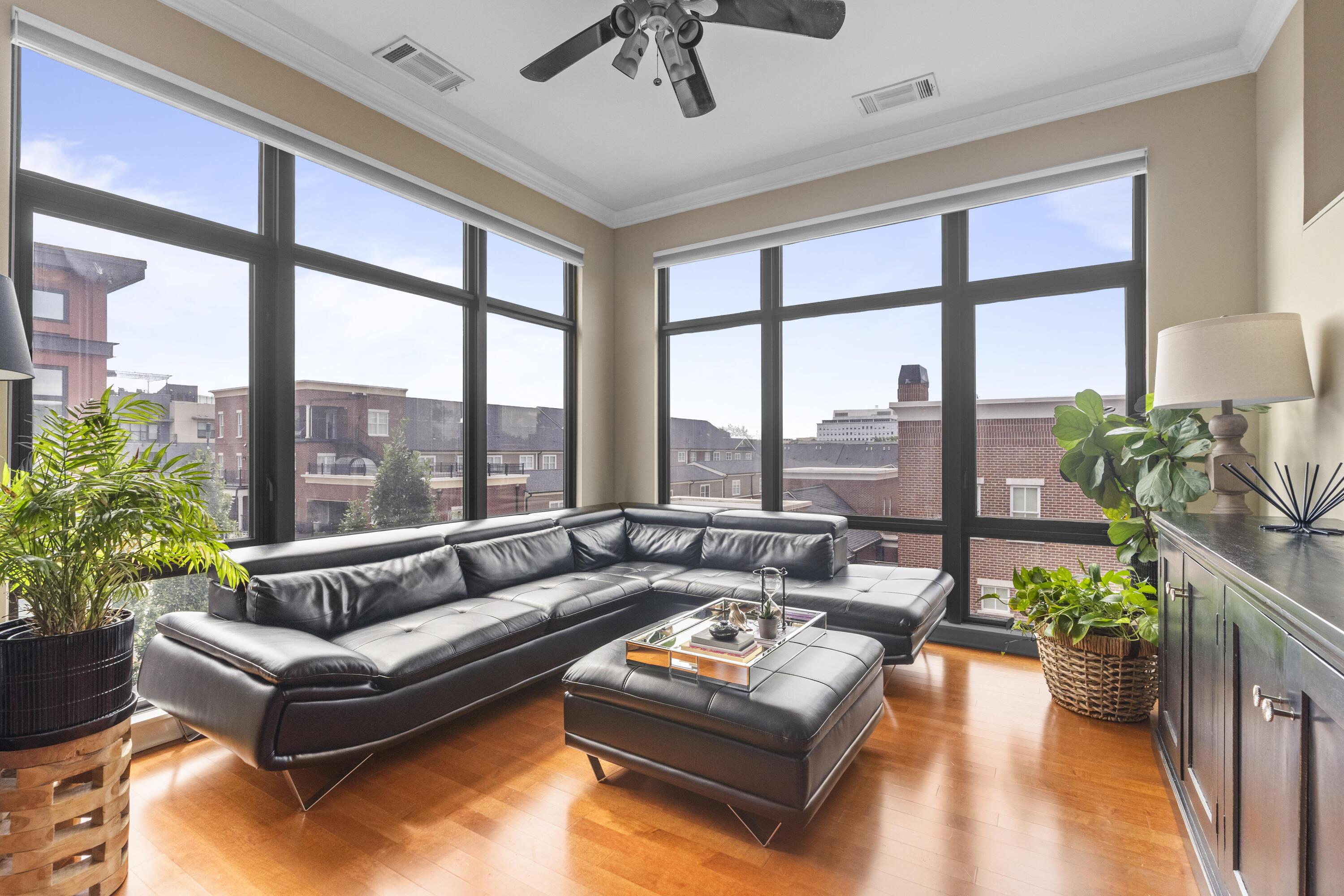 Image 2: 13-129 Walnut St apt 322-14