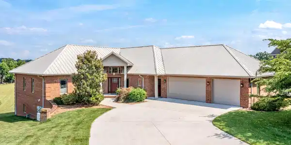 303 Summerfield Ln