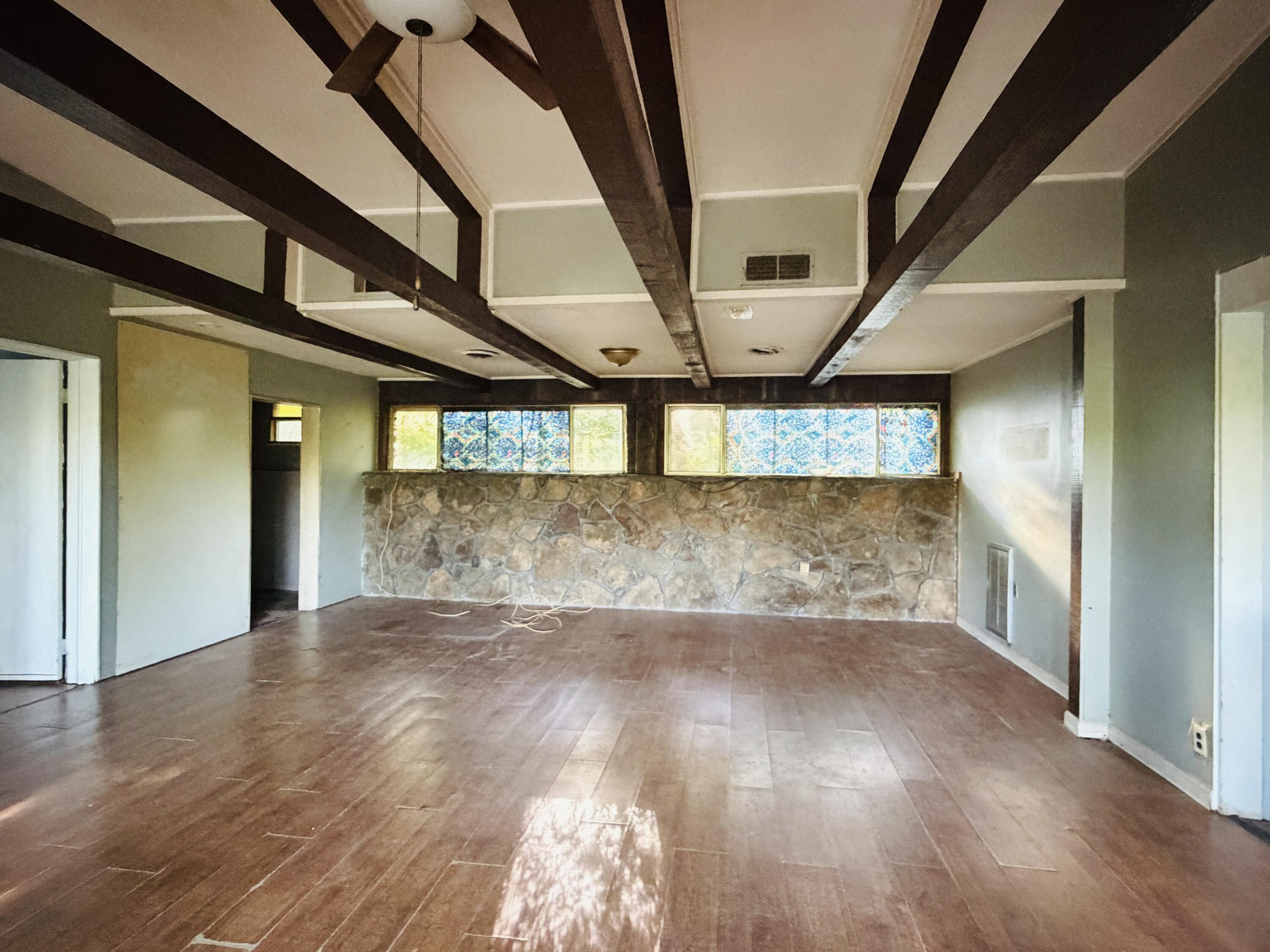 Image 4: Interior
