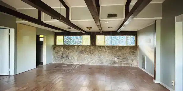 Image 4: Interior
