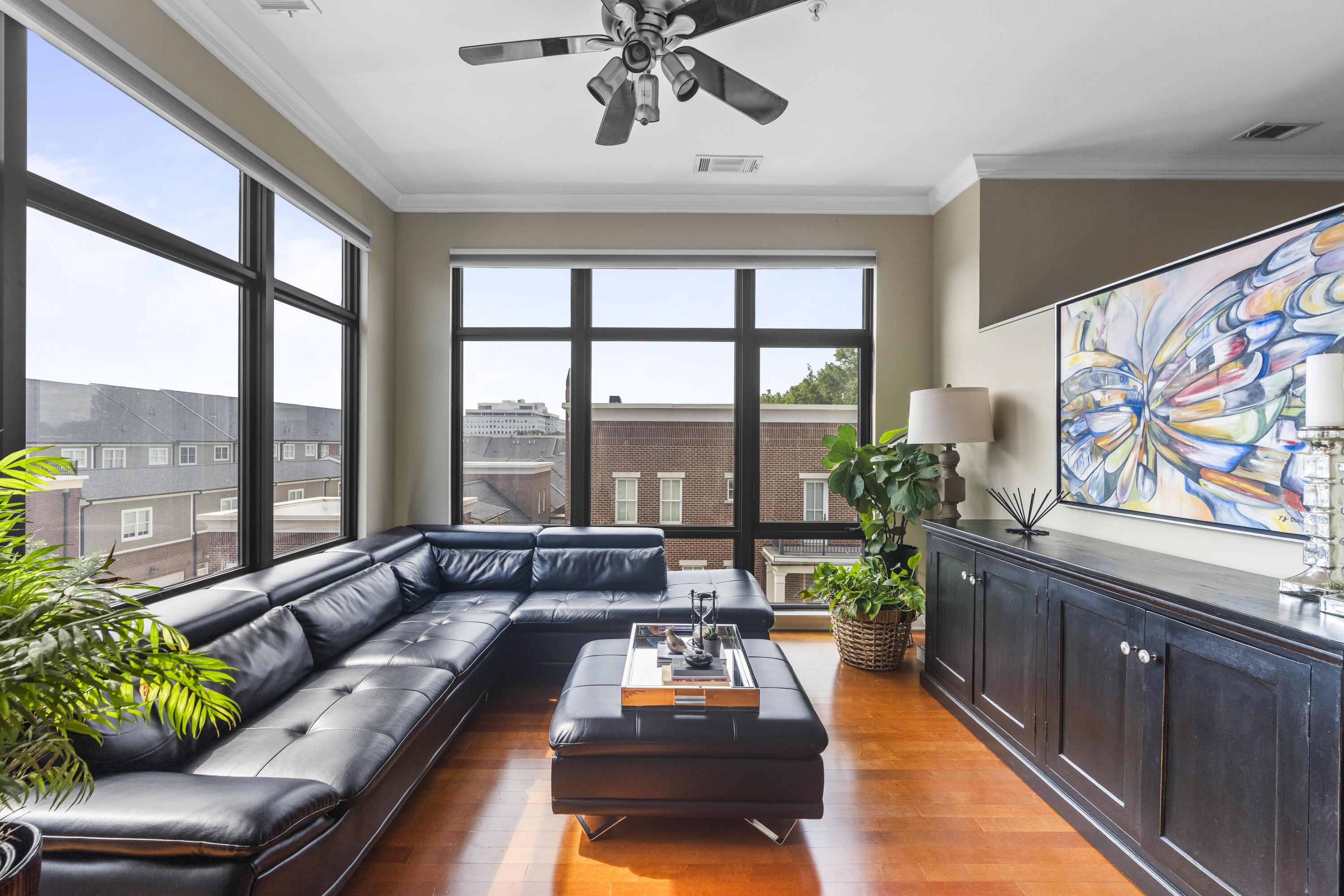 Image 3: 12-129 Walnut St apt 322-13