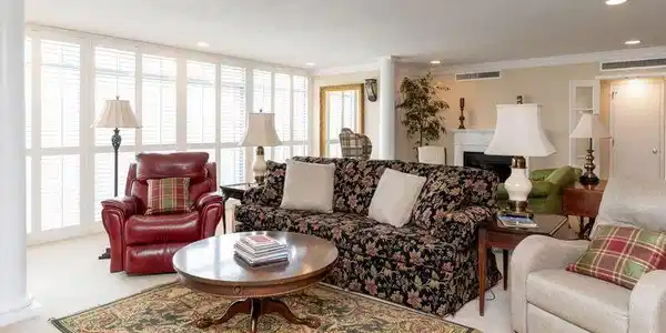 Image 2: 6