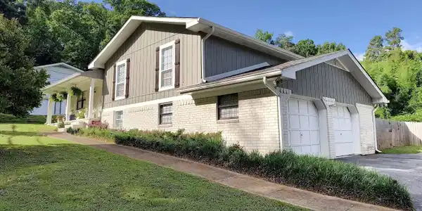 Image 4: 2081 Sq Ft Htd & Dbl Garage