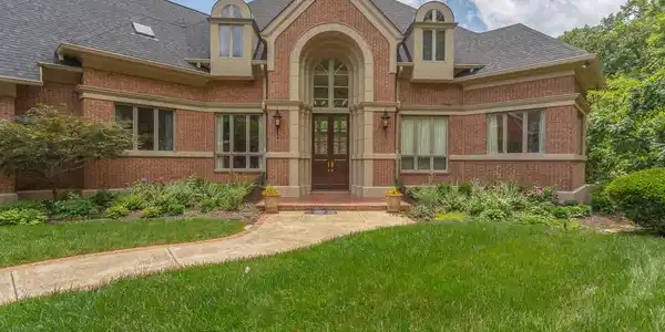 5206 Brigadoon Ln