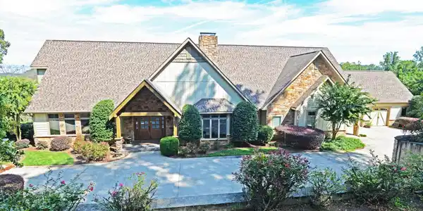 6422 Cobble Ln