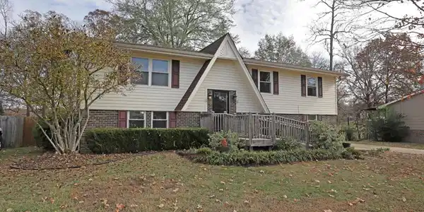 1907 Bay Hill Dr