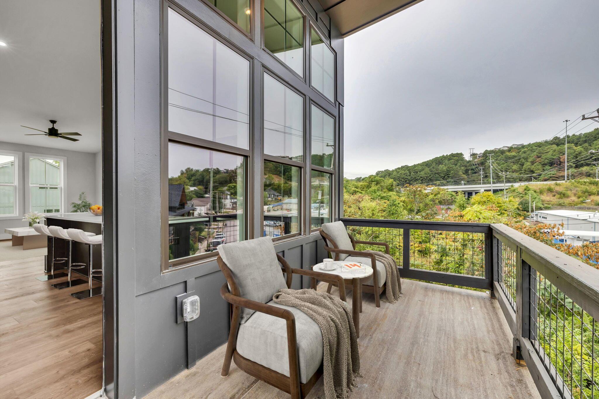 Image 4: Covered Porch