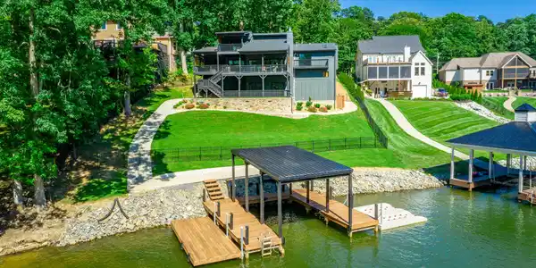 4910 Shoreline Drive