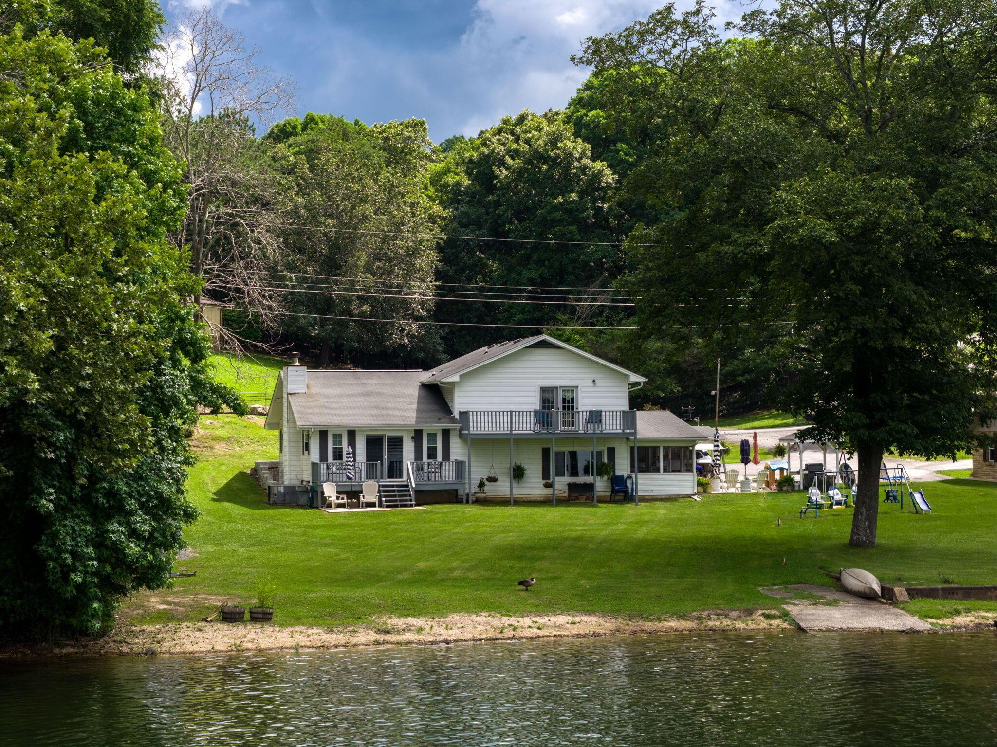Image 2: Cottage on Soddy Lake
