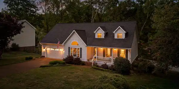 Image 3: 84-Creek Hollow-84