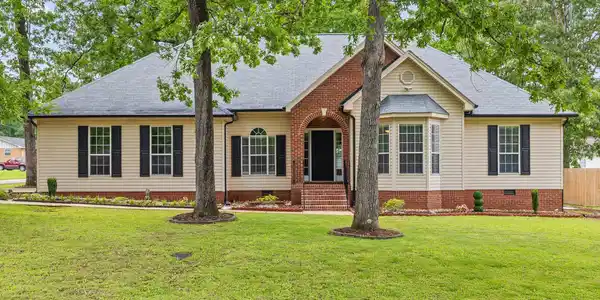 8225 W Lakeside Circle