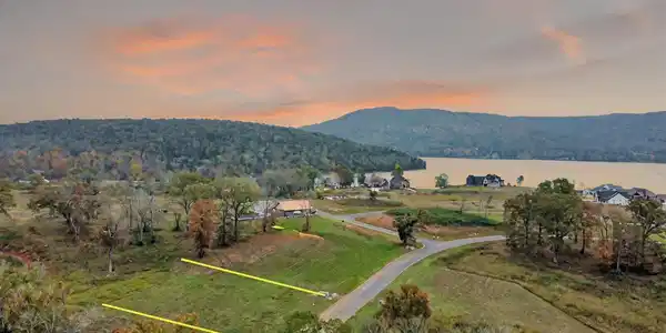 Image 3: Clubhouse Drive, 185 -4