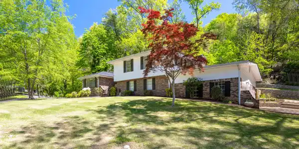 4802 Woodland Circle